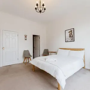  Apartment Spacious Ensuite Near Tourist Attractions United Kingdom
